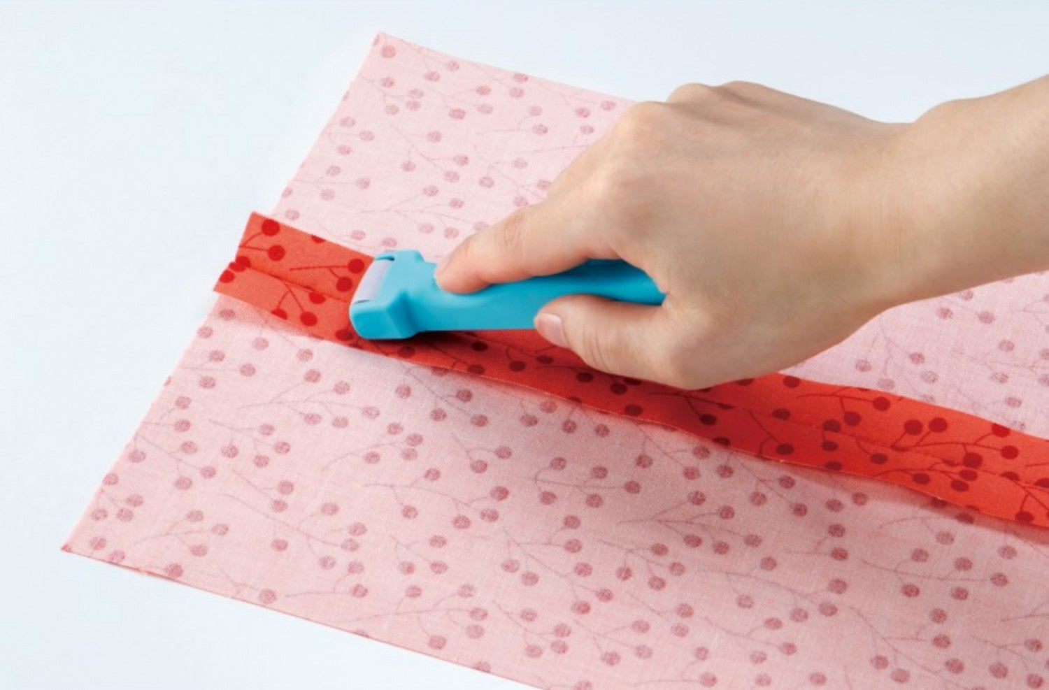 Roll & Press - Seam Presser Tool by Clover