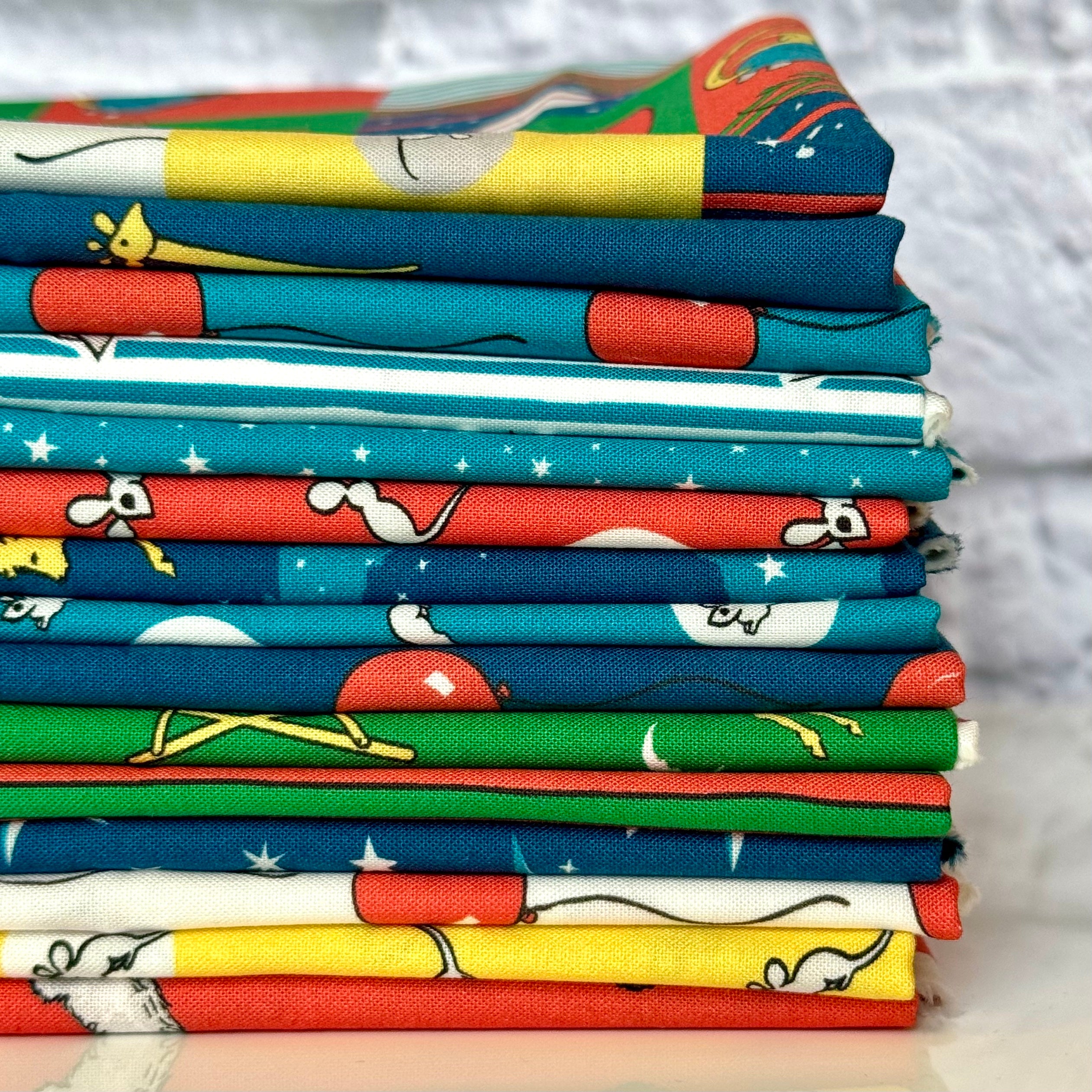 Goodnight Moon | Mouse in Yellow (227865) by Margaret Wise Brown for Cloud9 | 100% Organic Cotton