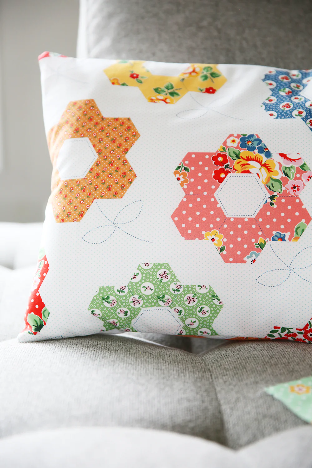 Flower Market | Grandmother's Garden Cheater by Elea Lutz for Poppie Cotton | FM25423