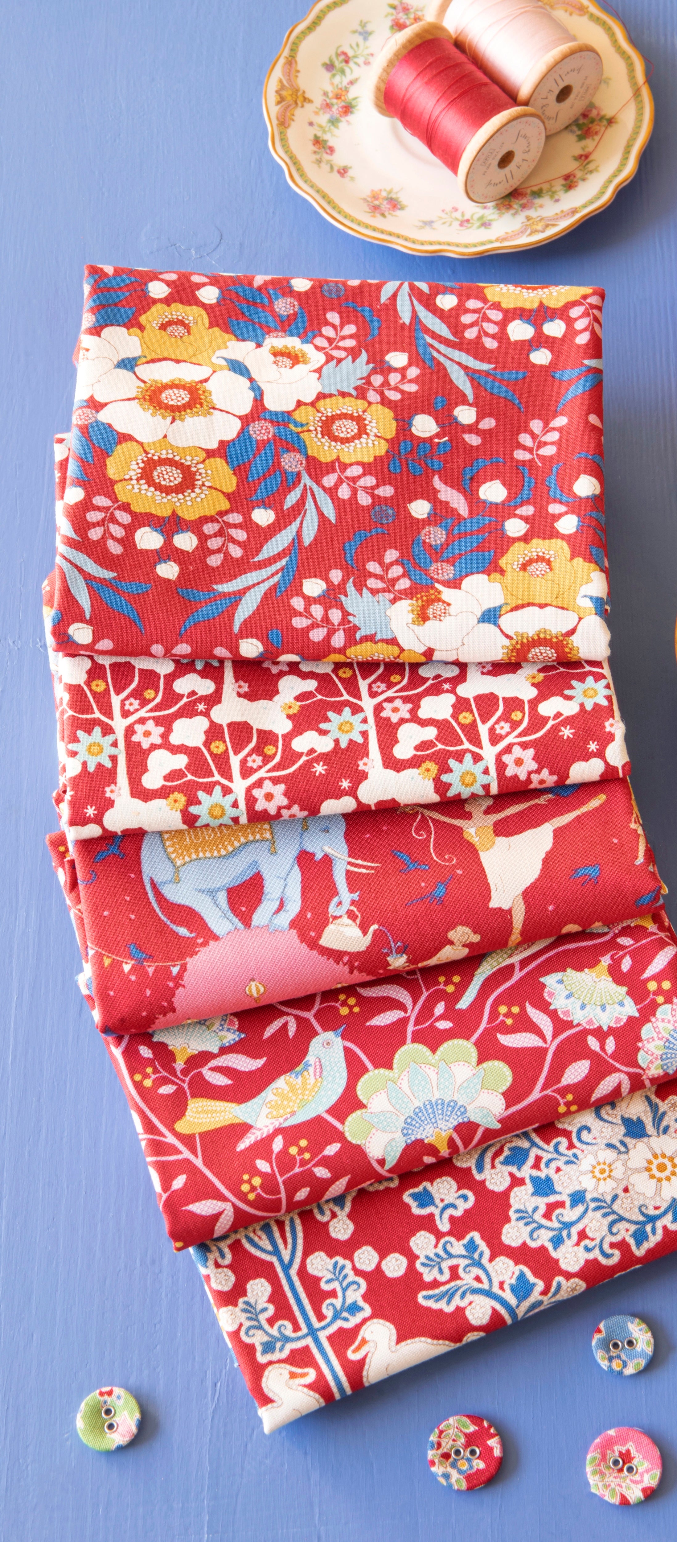 Jubilee | Fat Quarter Bundle - Red by Tone Finnanger for Tilda Fabrics | TIL300182 | 5 pcs